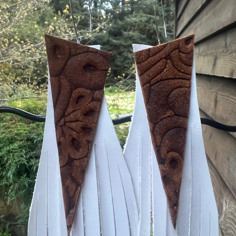 White Fringe Leather Embossed Accent Earrings Coachella Vibes NWT - Picture 6 of 8